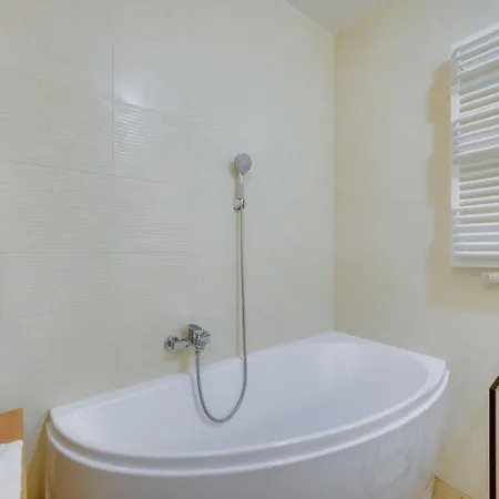 Prostywynajem Garrison Skyline Parking Apartman