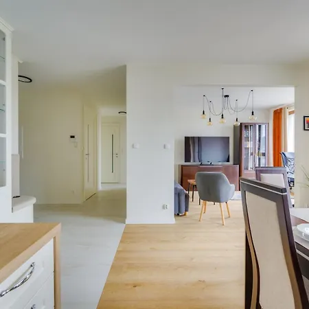 Prostywynajem Garrison Skyline Parking *