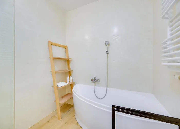 Prostywynajem Garrison Skyline Parking Апартаменты *